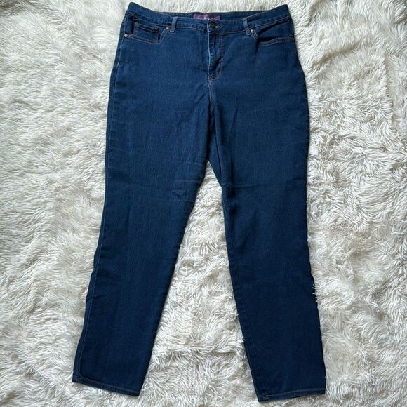 Gloria Vanderbilt Straight Leg Dark Wash Jeans Size 16 - Picture 2 of 6